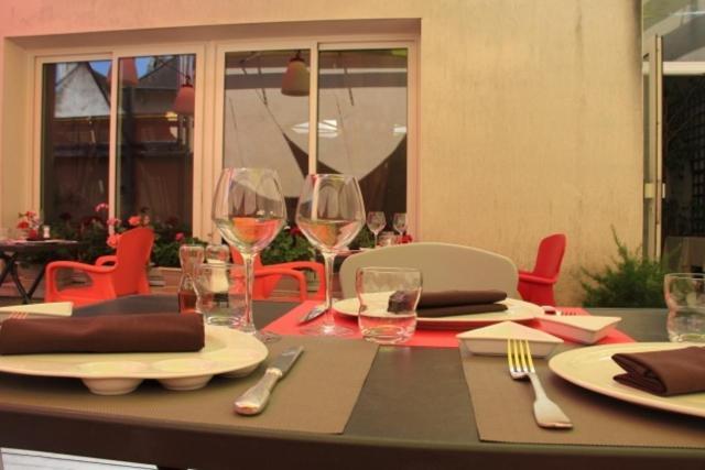 מונטמוריון Logis Hotel De France Restaurant Le Lucullus מראה חיצוני תמונה